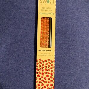 ❤️3/$10 Swig Life Reusable Straw Set - Orange Leopard Print